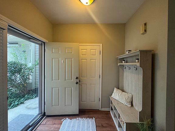 5th image of 1291 Rhodes Ln