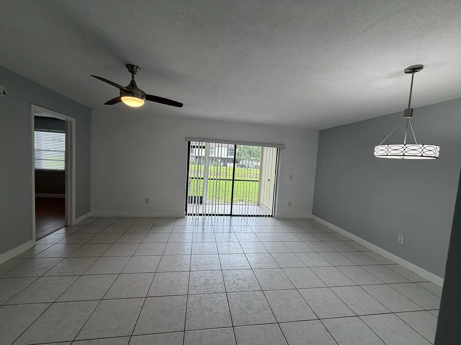 2 bed, 2.0 bath, 1005 sqft, $2,200 — Photo 3