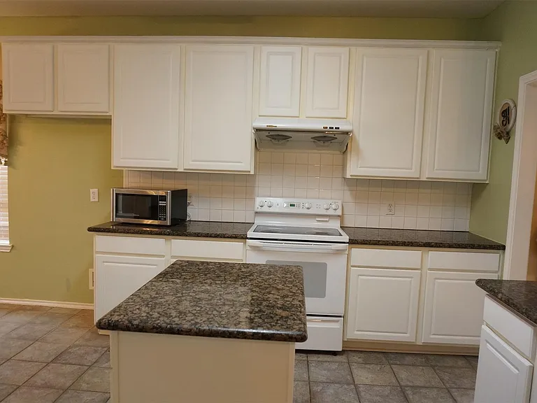 2114 Madewood Dr — Photo 5