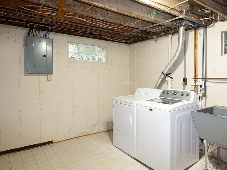 340 Calvert Ave — Photo 21