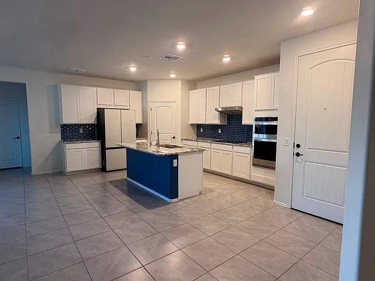 9020 E Pantano Bluff Dr — Photo 2