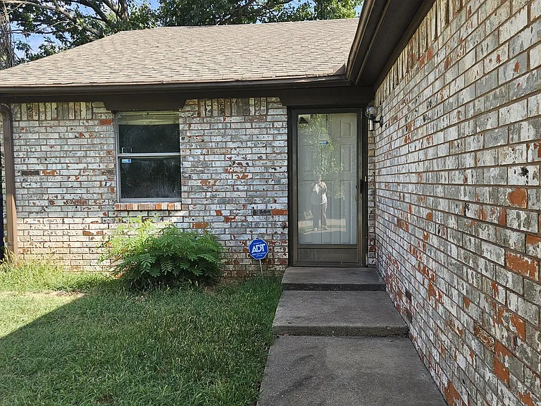 2705 Martin Ln — Photo 5