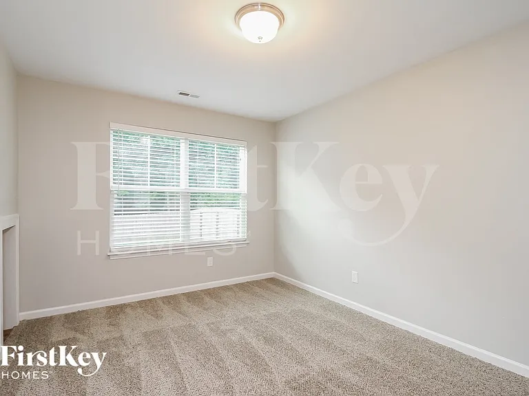 825 Winterside Ln — Photo 11