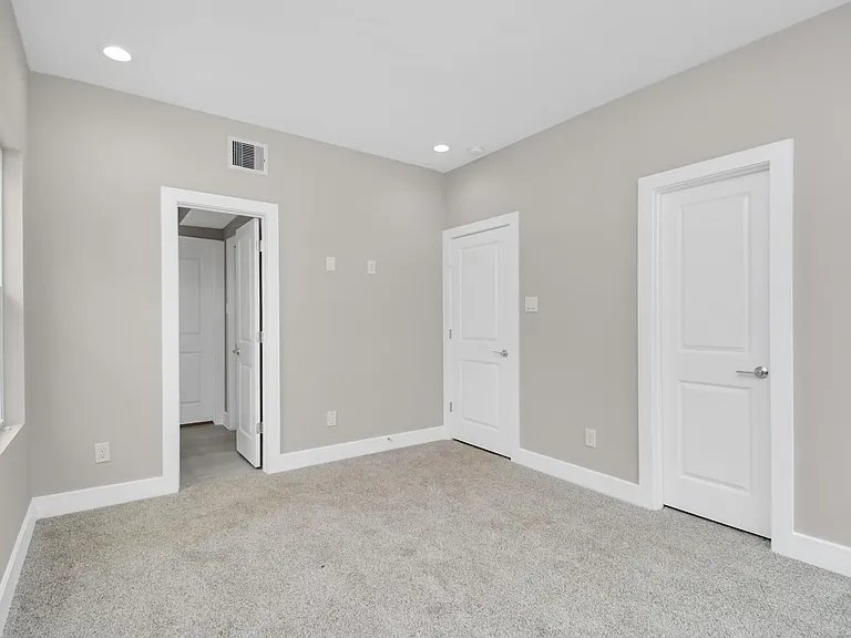 2903 Sherwood Green Ln — Photo 12