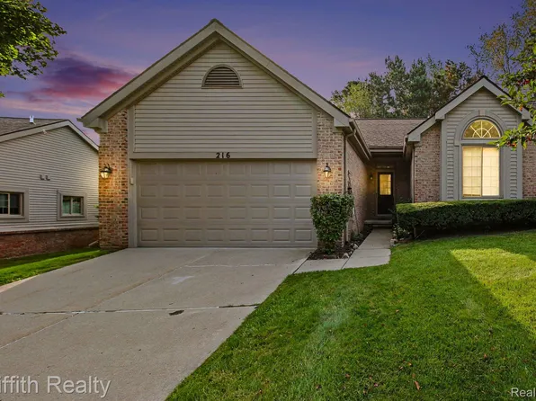 216 Sisu Knoll Dr, Brighton, MI 48116