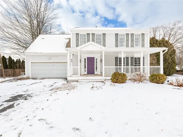 605 Macintosh Dr, Rochester, NY 14626