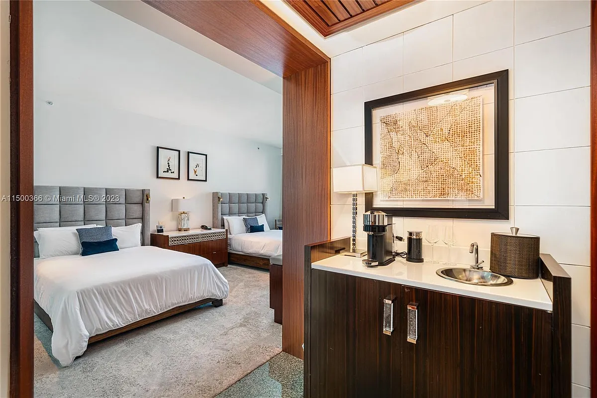 Building Photo - 10295 Collins Ave #1216