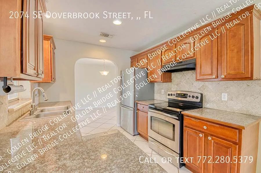 Building Photo - 2074 SE Doverbrook St