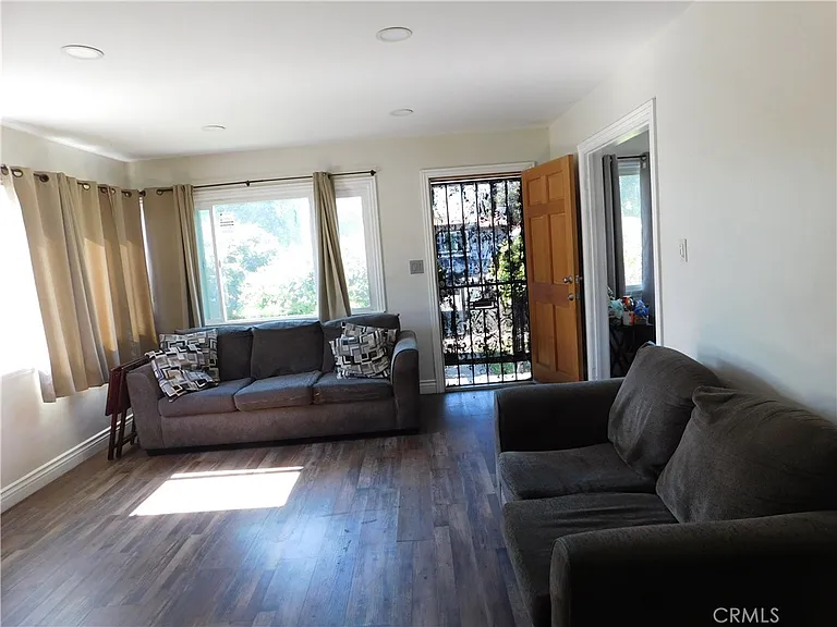 806 E 103rd Pl — Photo 6