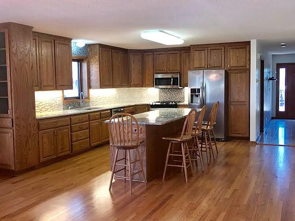4th image of 4175 Oak Crest Dr