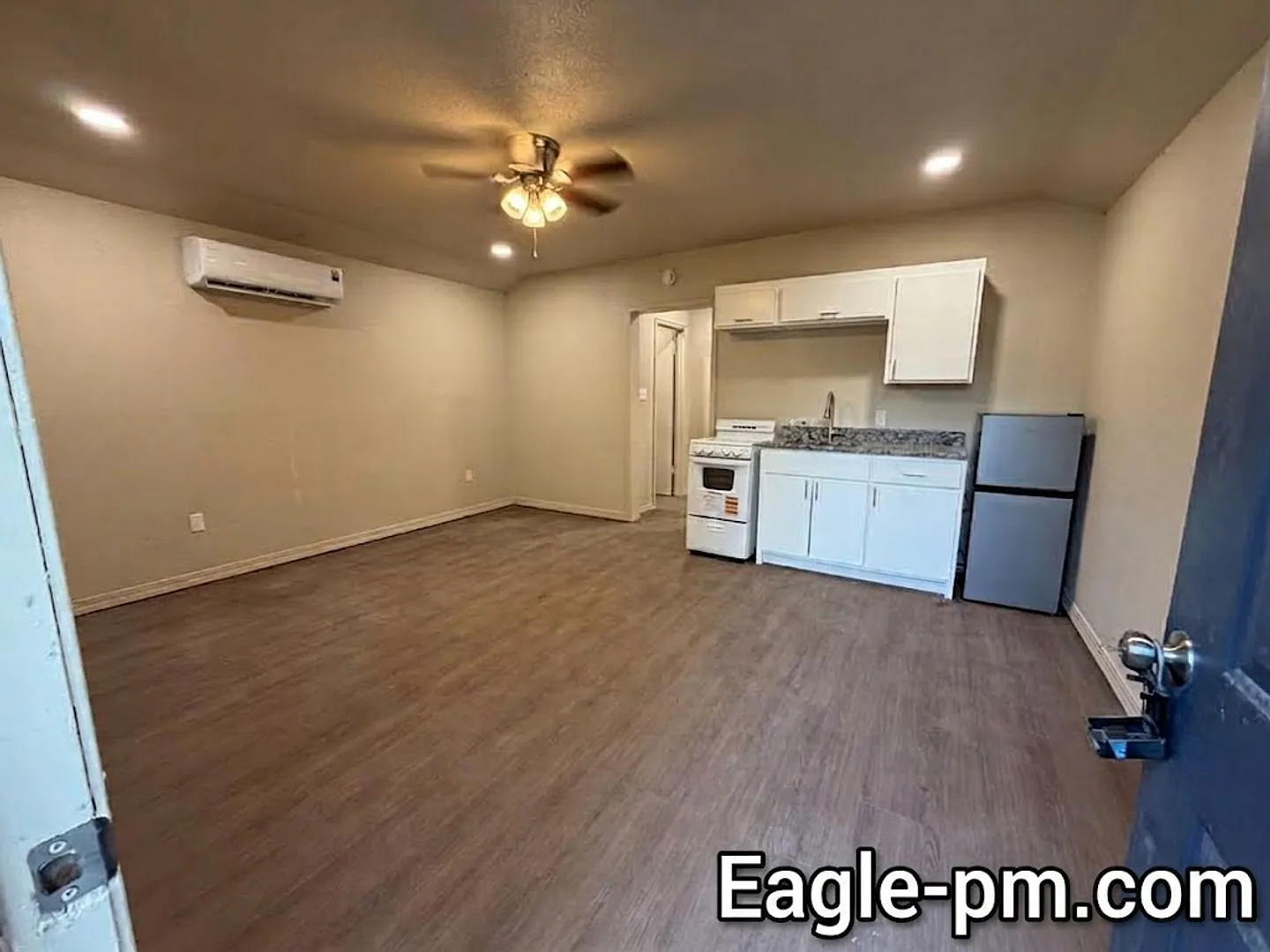 712 Coyne St - Par H — Photo 2