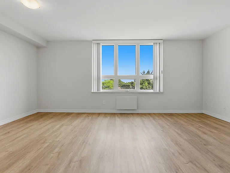 8325 Riverside Dr E — Photo 12