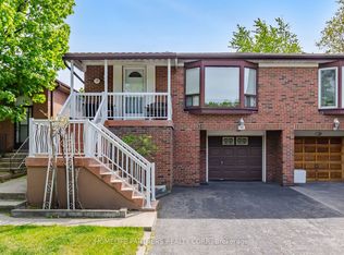 18 Zealand Rd, Toronto, ON M9R 3W4