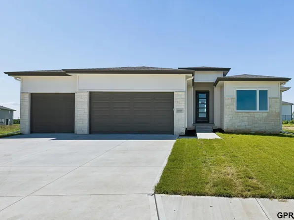 19509 Ellison Ave, Elkhorn, NE 68022