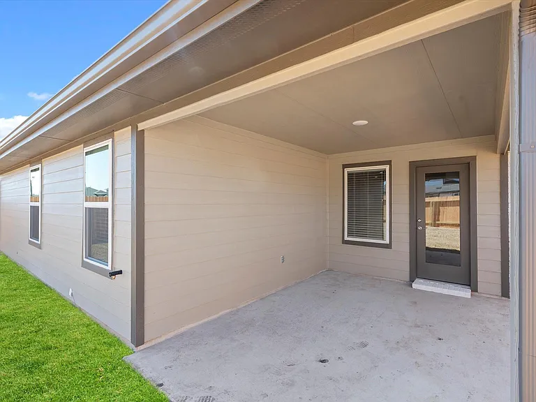 3335 Silverton Dr — Photo 33