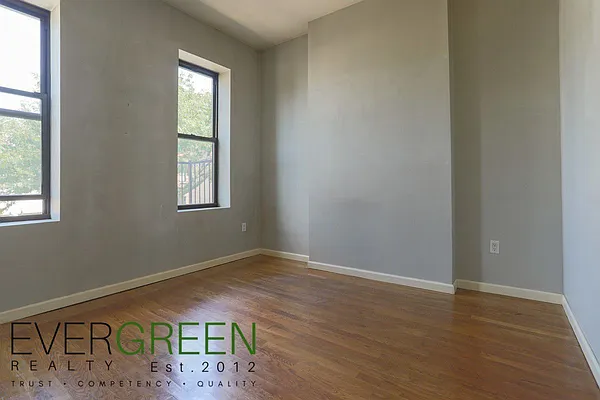 Rented by Evergreen Apartments BK | media 3