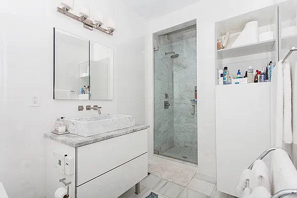 Rented by RHI Group | media 34