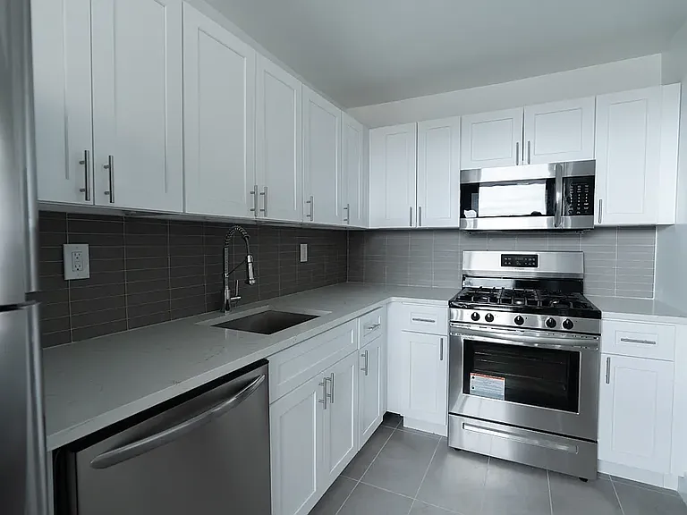 10420 Queens Blvd #4T — Photo 2