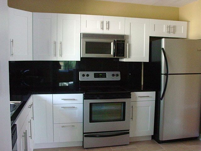 2nd image of 1256 Palm St