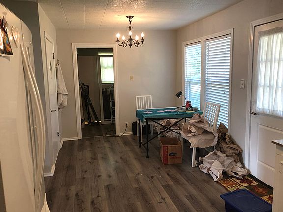 Eat in Kitchen/Dining room