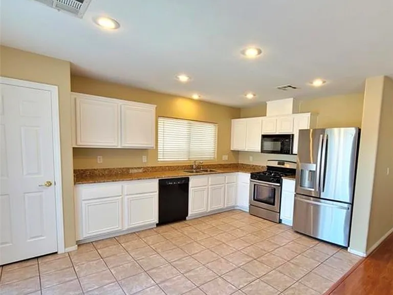 1132 Majestic Canyon St — Photo 5