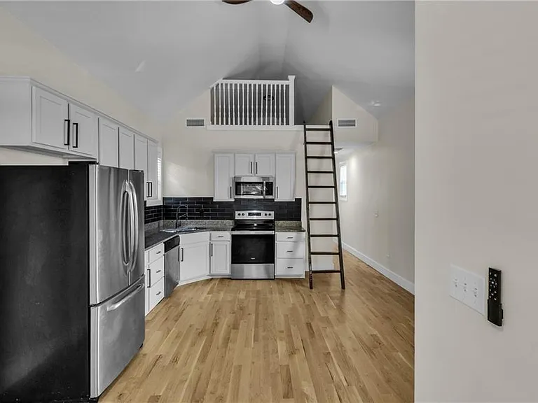 575 Martin St SE — Photo 7