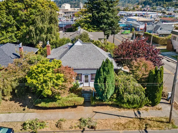 996 S 4th St, Coos Bay, OR 97420