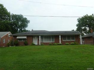 11 Olympia Dr, Saint Louis, MO 63135