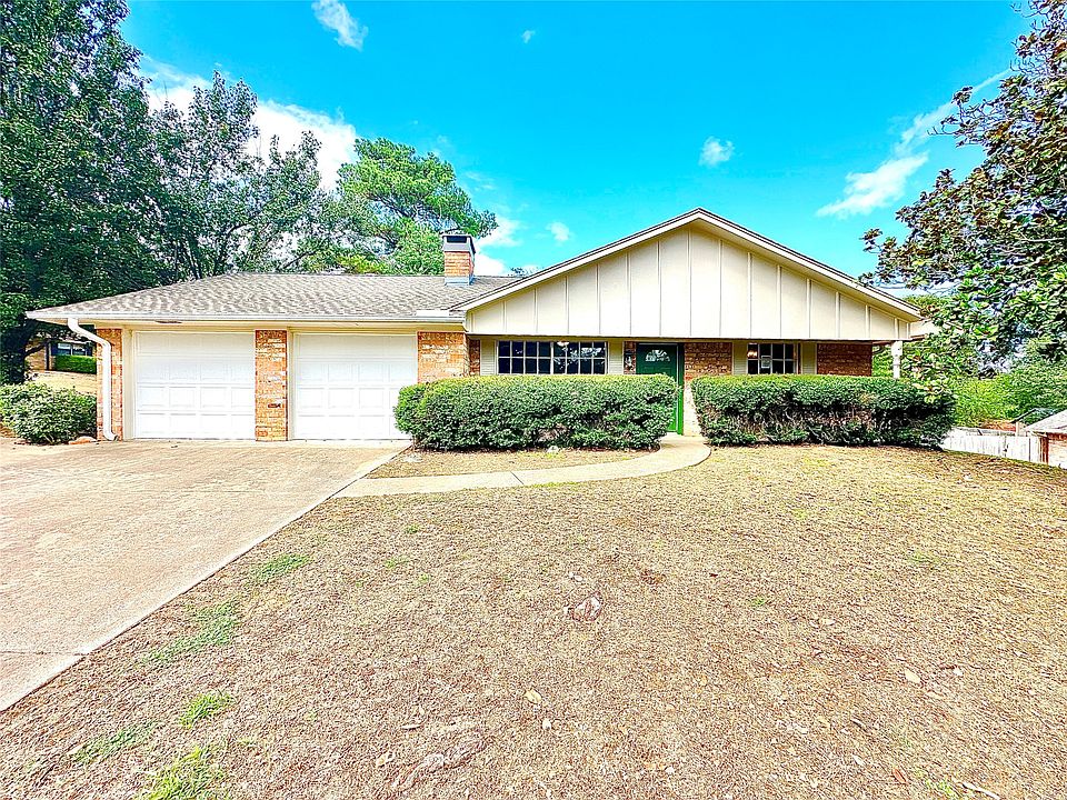 1st image of 2210 Oakridge Dr