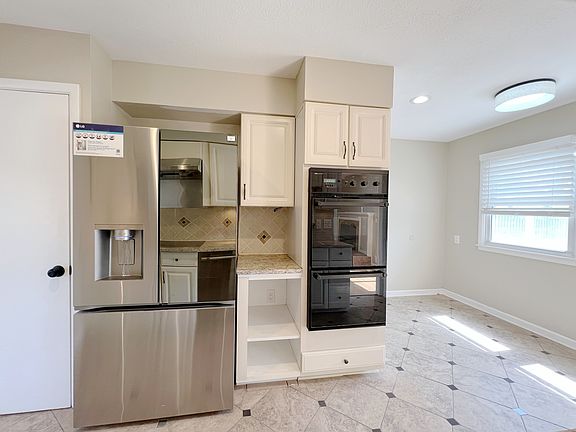 5th image of 7309 W 100th Pl