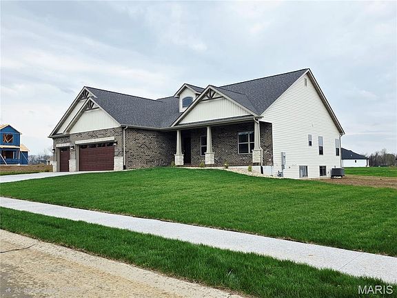 2nd image of 3740 Golfview Cir