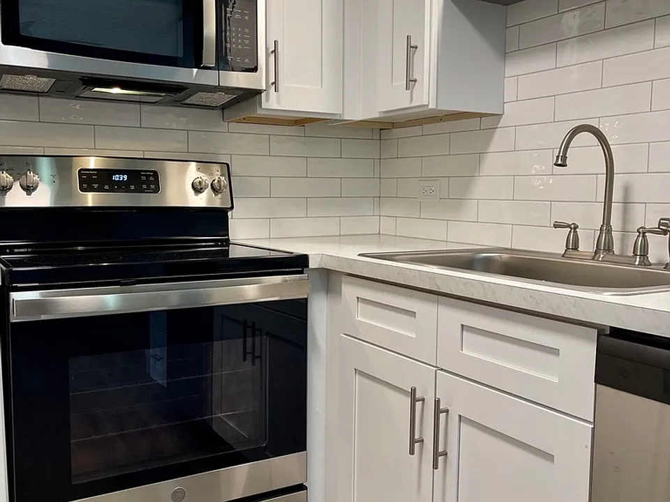 Renovated Apartment With In-Unit Washer-Dryer & Garage Parking!
