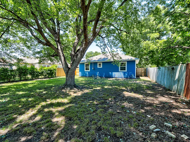 2416 SW 33rd St — Photo 30