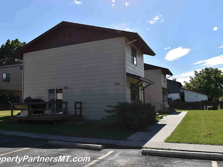 209 S 15th Ave — Photo 2