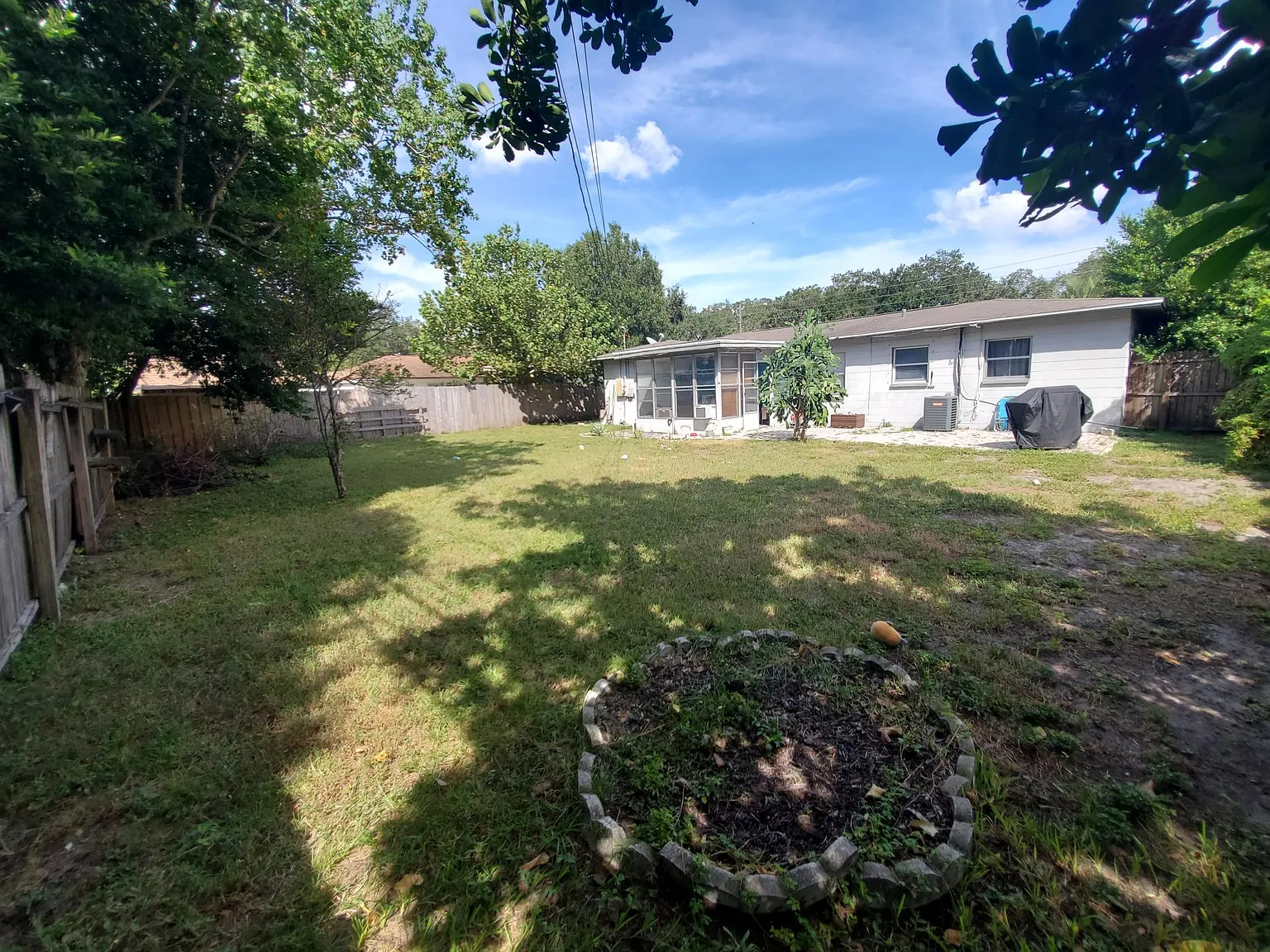2 bed, 850 sqft, $2,100 — Photo 2