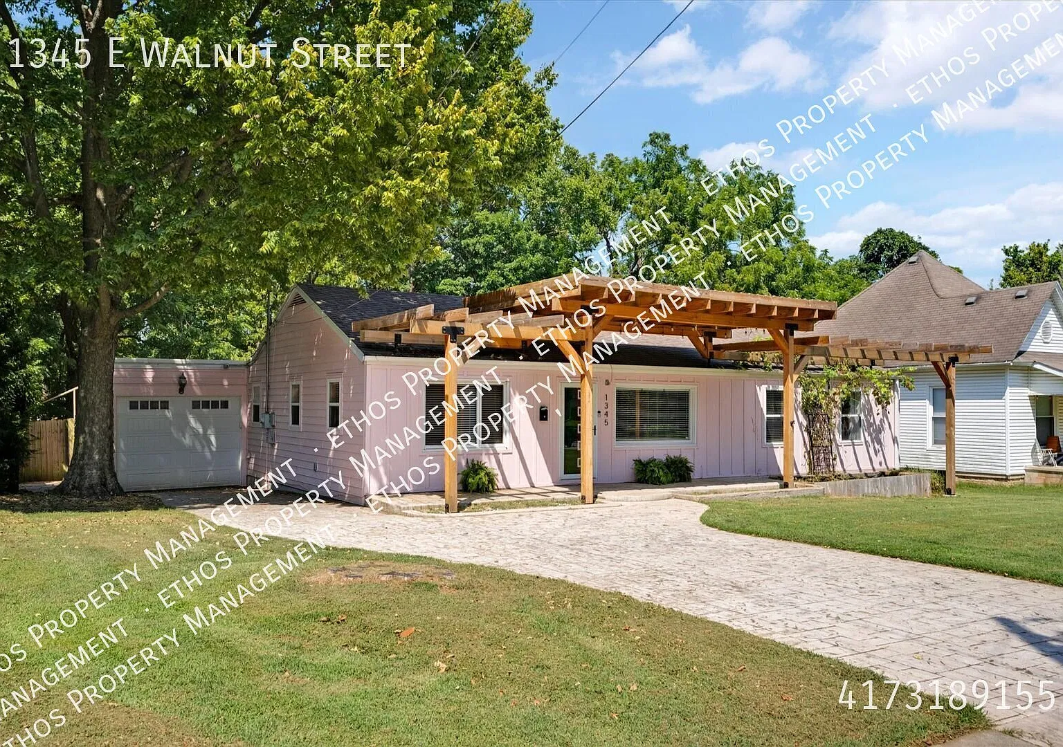 Available now! Spacious home with gorgeous lighting in Springfield, MO! Book a tour now! — Photo 3