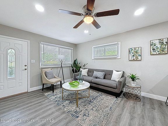 4th image of 6001 1st St NE