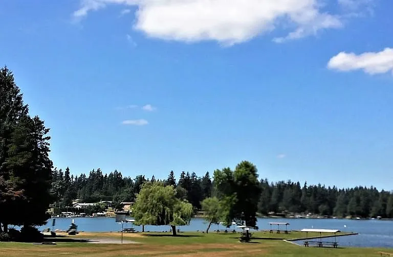 Lake Tapps community park