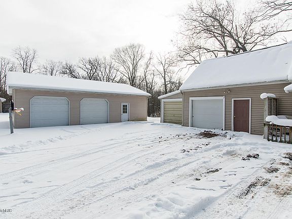 4th image of 3609 Kalamazoo Ave
