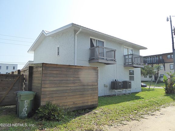 4th image of 219 ARRICOLA Avenue