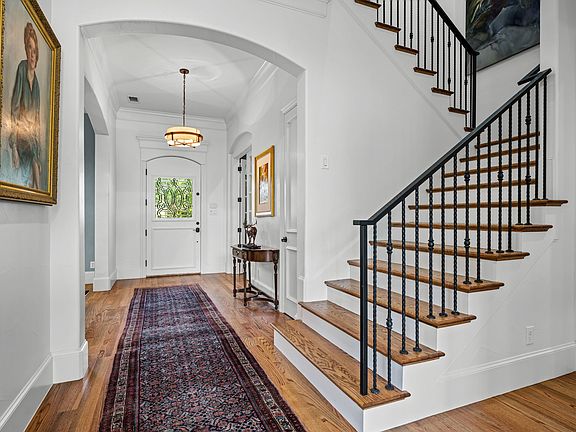 3rd image of 6130 Lavendale Ave
