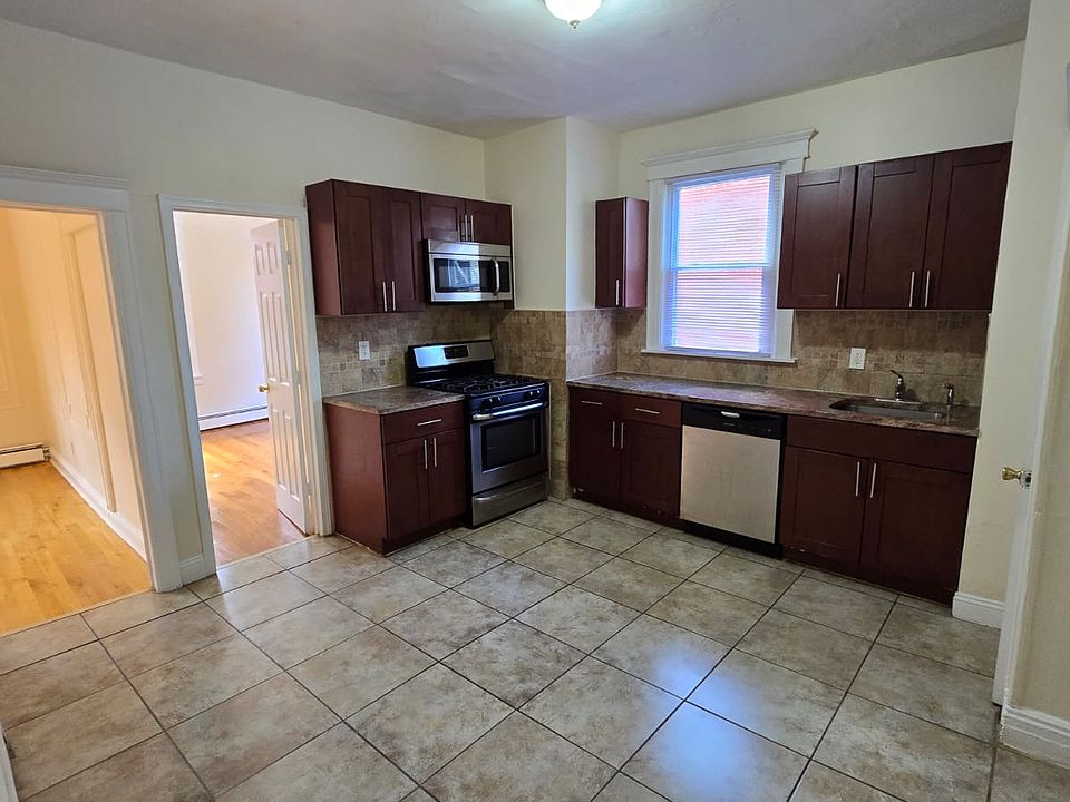 1st image of 233 Barrow St APT 4