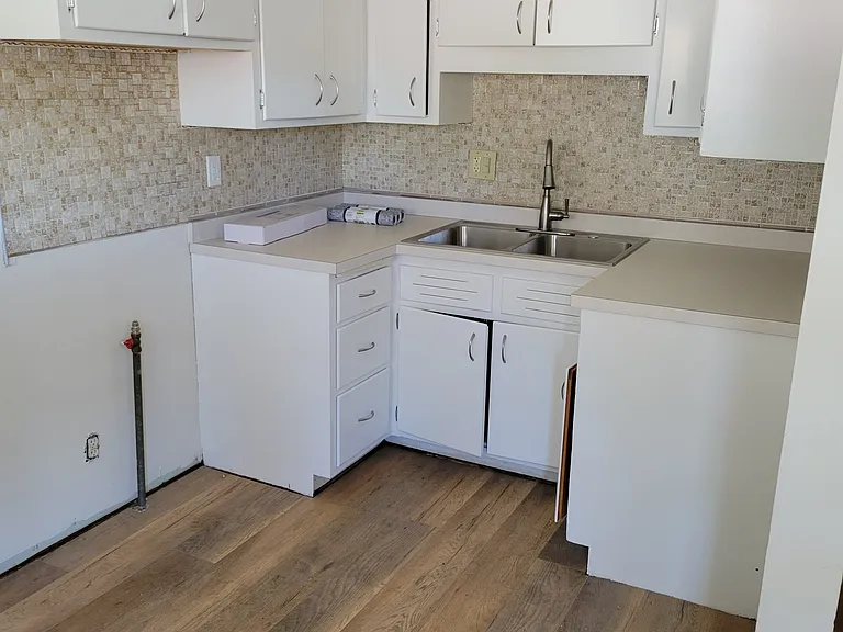 605 Jungles Ave — Photo 2