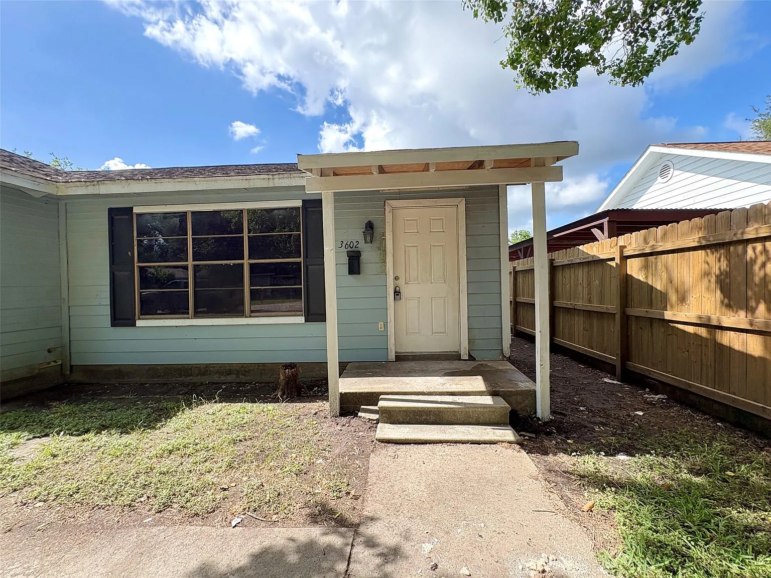 2 bed, 1.0 bath, 861 sqft, $1,000 — Photo 2