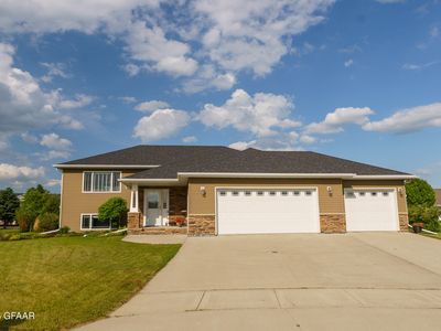 3934 Cedar Cir, Grand Forks, ND, 58201