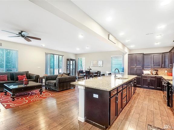 4th image of 8935 Corona St NE