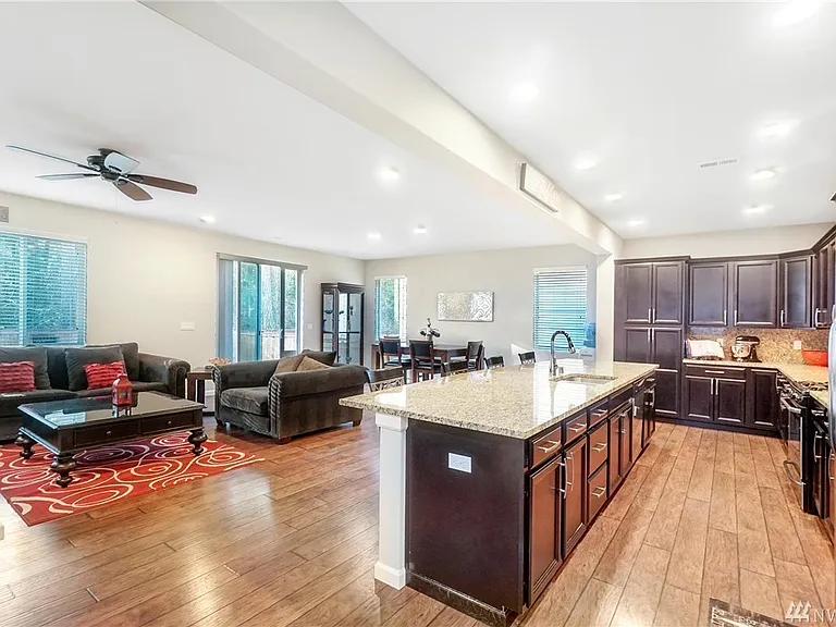 8935 Corona St NE — Photo 4