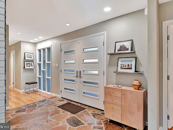 4th image of 108 W Sutton Pl