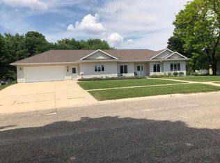 416 W 2nd St, Sumner, IA 50674