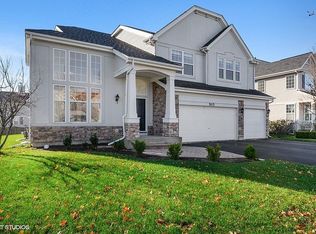 503 W Daybreak Ln, Round Lake, IL 60073